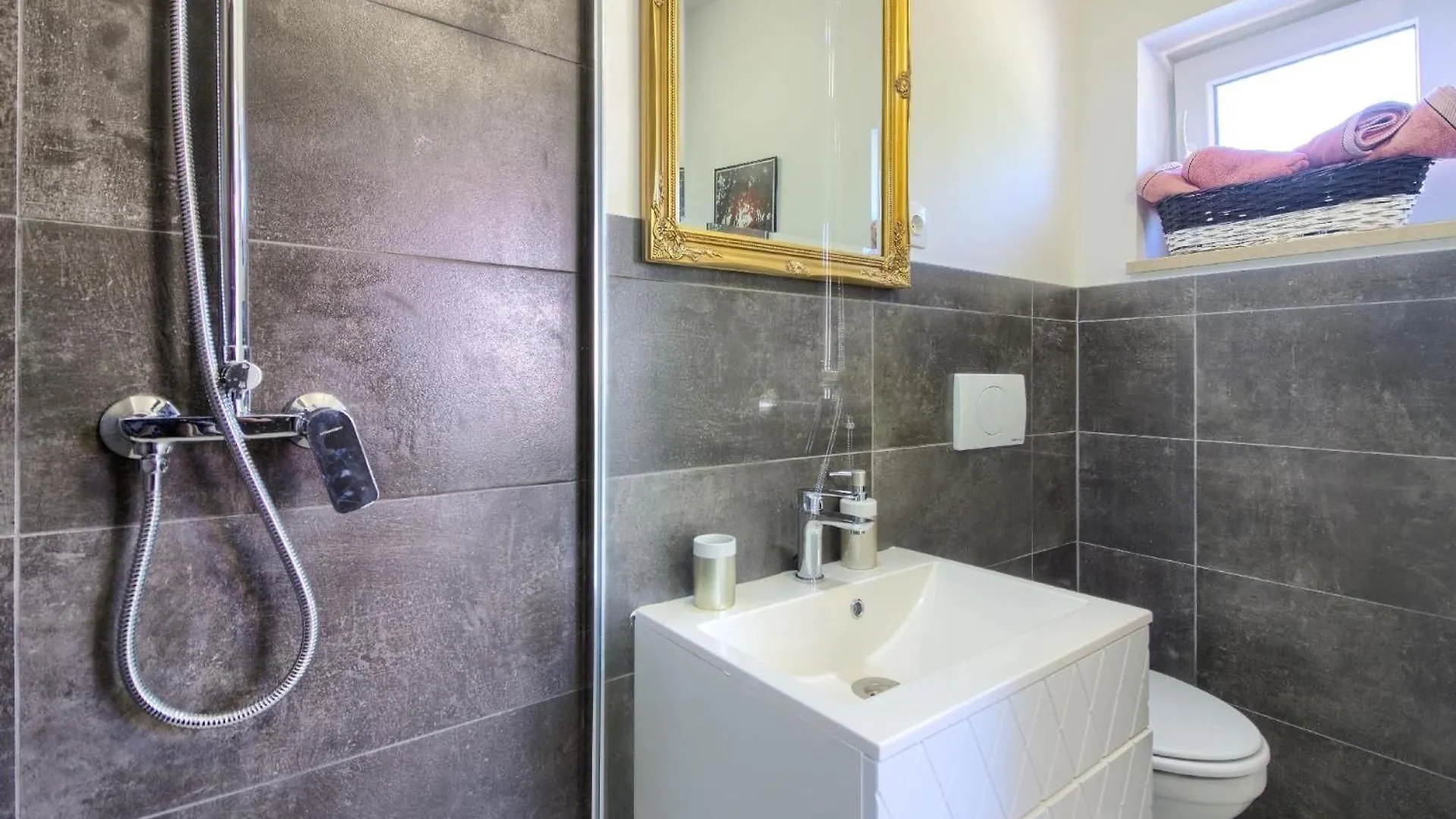 Ferienhaus Mit Privatpool Fuer 6 Personen Ca 100 Qm In Medulin, Istrien Suedkueste Von Istrien